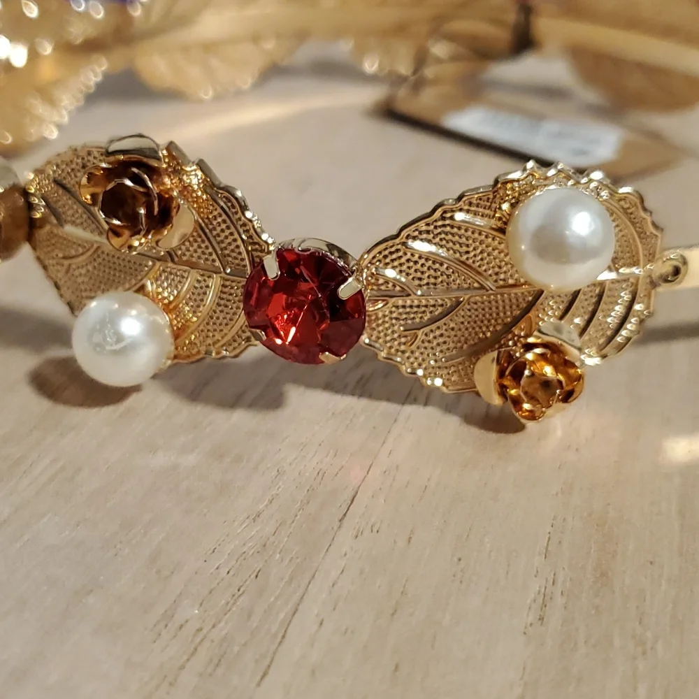 Leaf design•Goldtone•Rhinestones & pearl accents•Headband•NWT